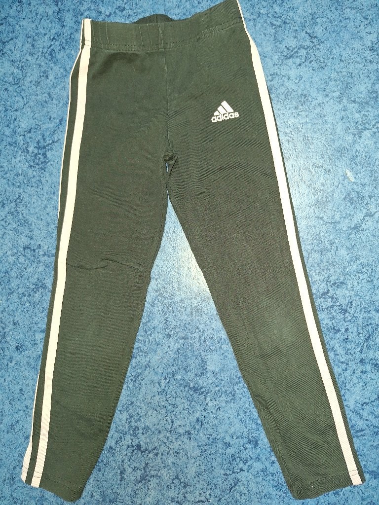 adidas broekje mt.122 zwart roze streep izgs, Kinderen en Baby's, Kinderkleding | Maat 122, Broek, Adidas, Meisje, Ophalen of Verzenden