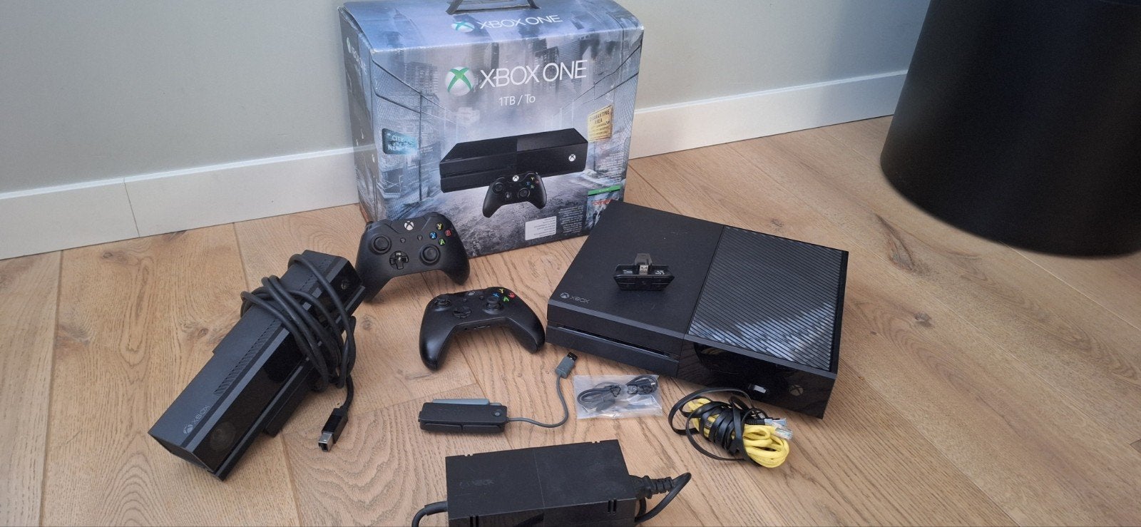 Xbox One 1TB met 2 controllers en Kinect, Spelcomputers en Games, Spelcomputers | Xbox One, Ophalen, Gebruikt, Xbox One, Met 2 controllers