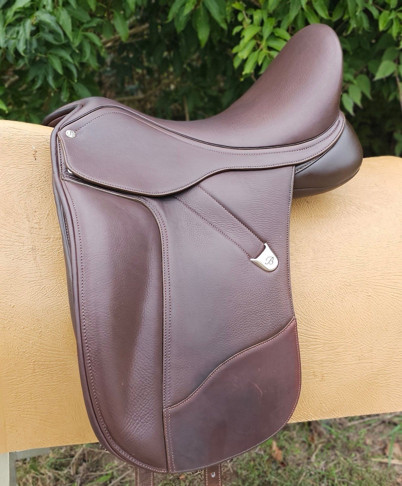 Bates Dressage+ Hart Cair 17 inch Dressuurzadel, Ophalen, Kniewrongen, Dressuur, Bates