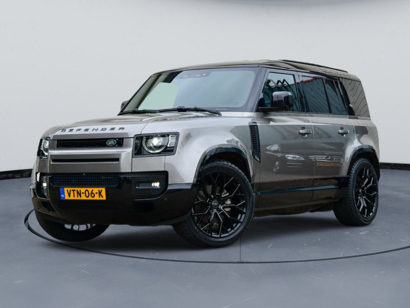Land Rover Defender 3.0 D250 110 X-DYNAMIC * COMMERCIAL * GR, Automaat, Gebruikt, Zwart, Diesel