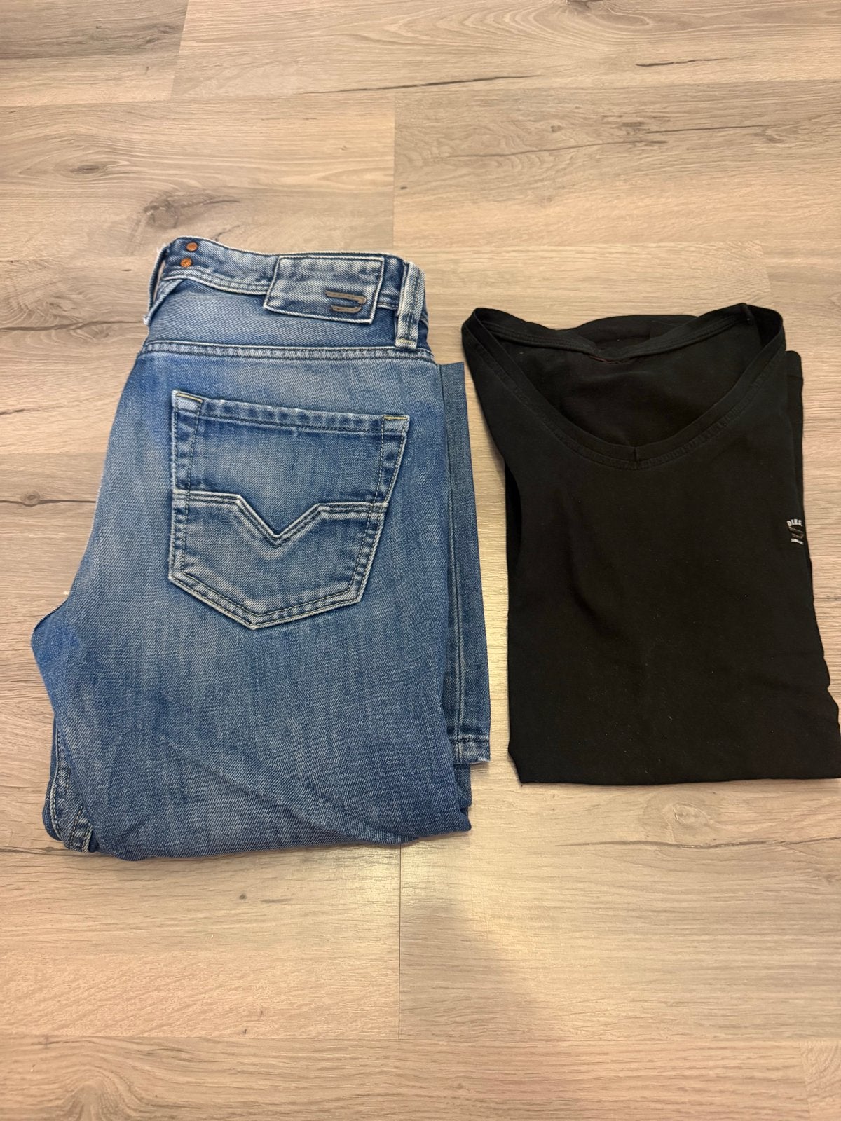 Diesel jeans en zwart T-shirt, Ophalen of Verzenden, Gedragen, Blauw, Overige jeansmaten