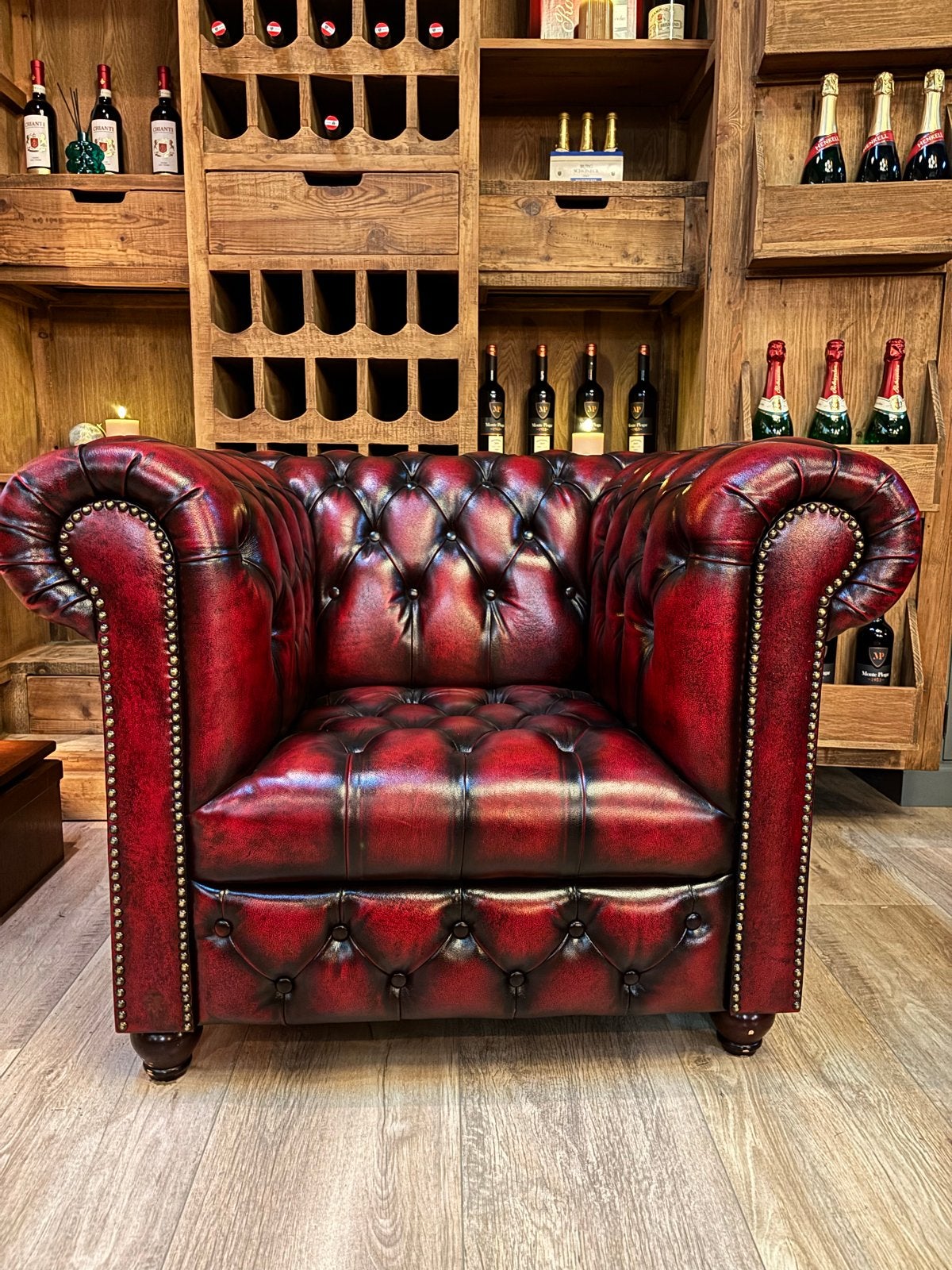 The Chesterfield brand oxblood, Huis en Inrichting, Info@chesterfieldjunkie.nl, Gosem engelsstraat, Ophalen of Verzenden, Zo goed als nieuw