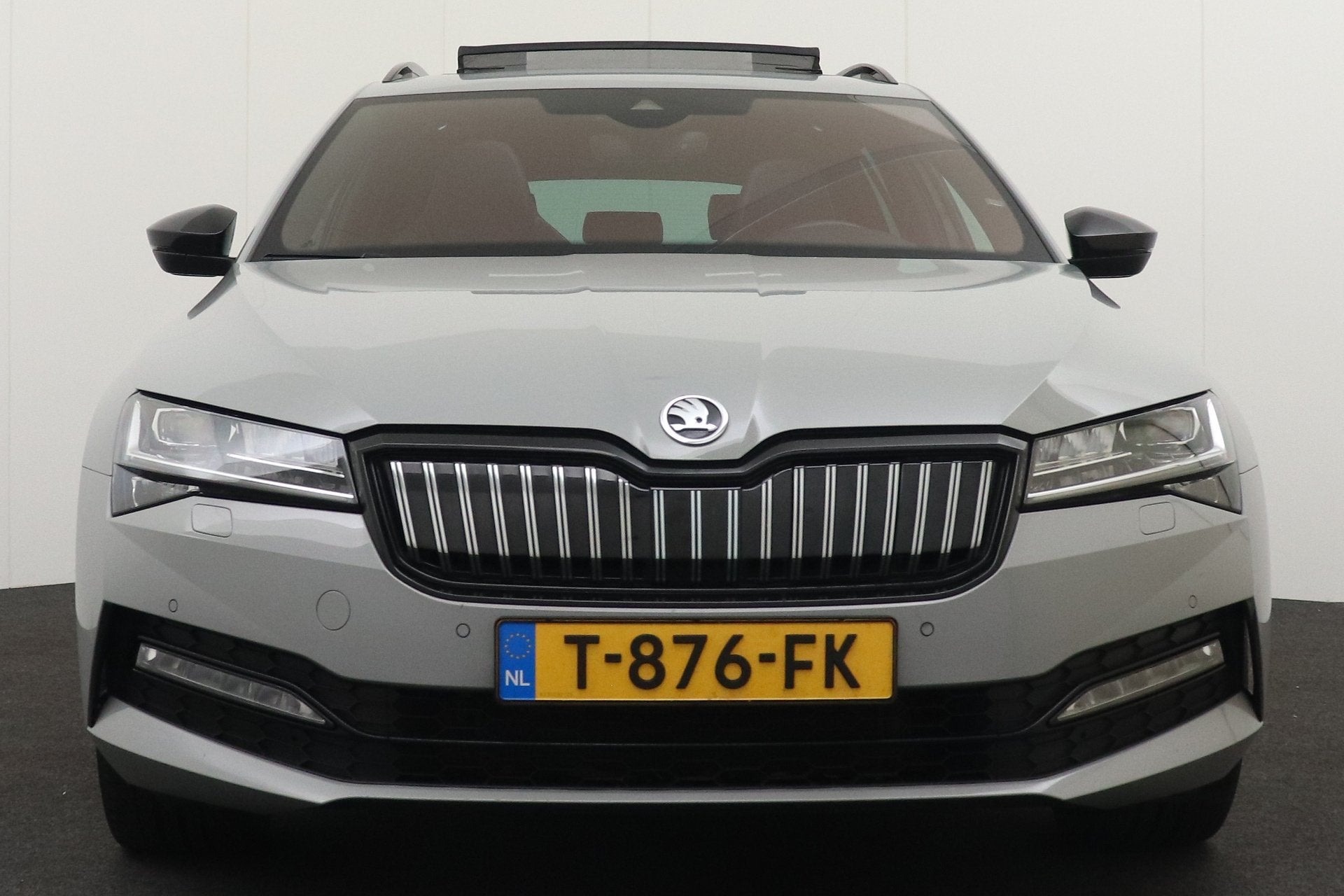 Skoda Superb Combi 218 PK PHEV Aut. Sportline Pano-Dak Adapt, Auto's, Dealer onderhouden, Gebruikt, 4 cilinders, Origineel Nederlands