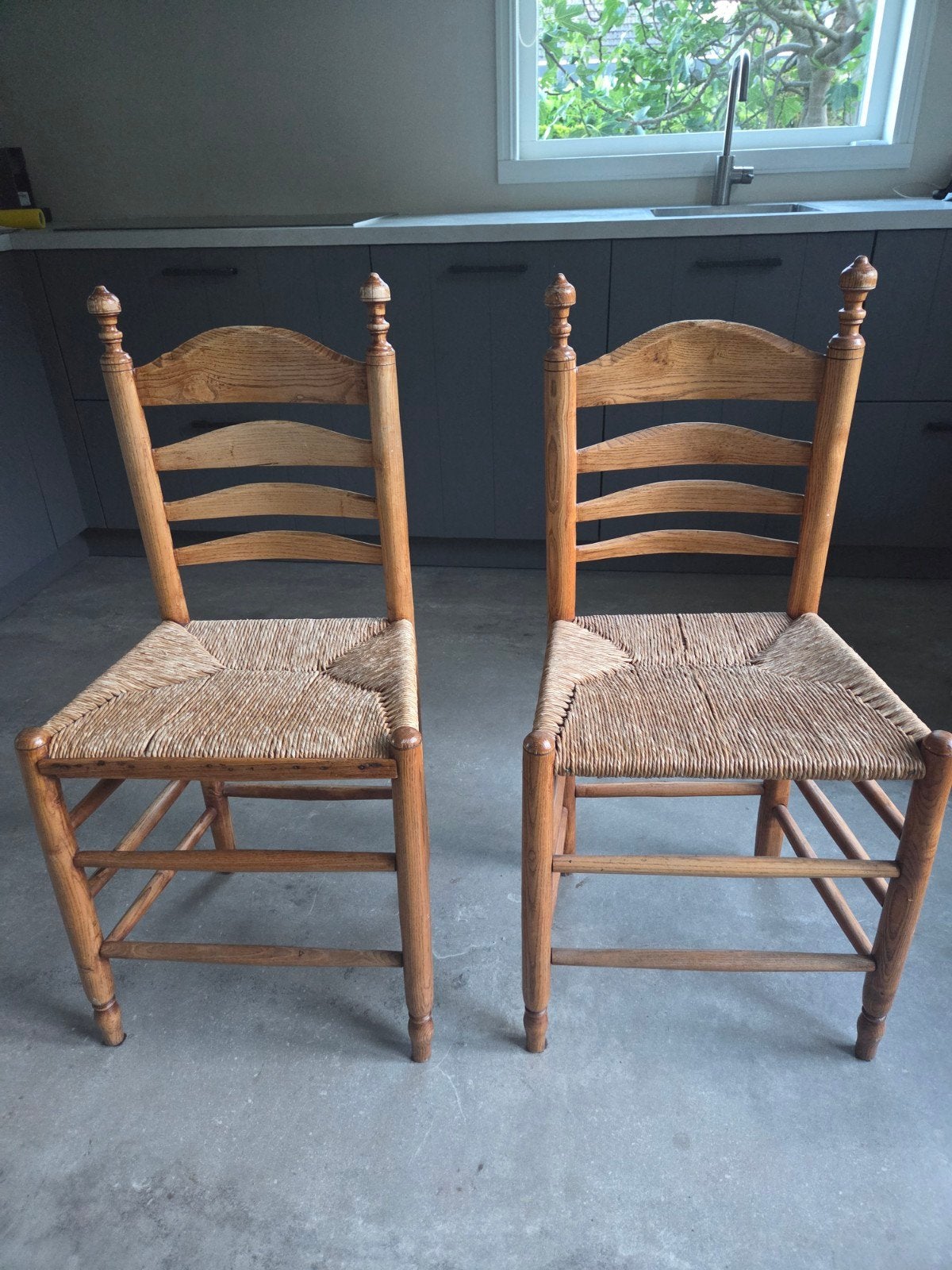 Vintage houten knopstoelen met rietenzitting, Antiek en Kunst, Antiek | Meubels | Stoelen en Banken, Ophalen