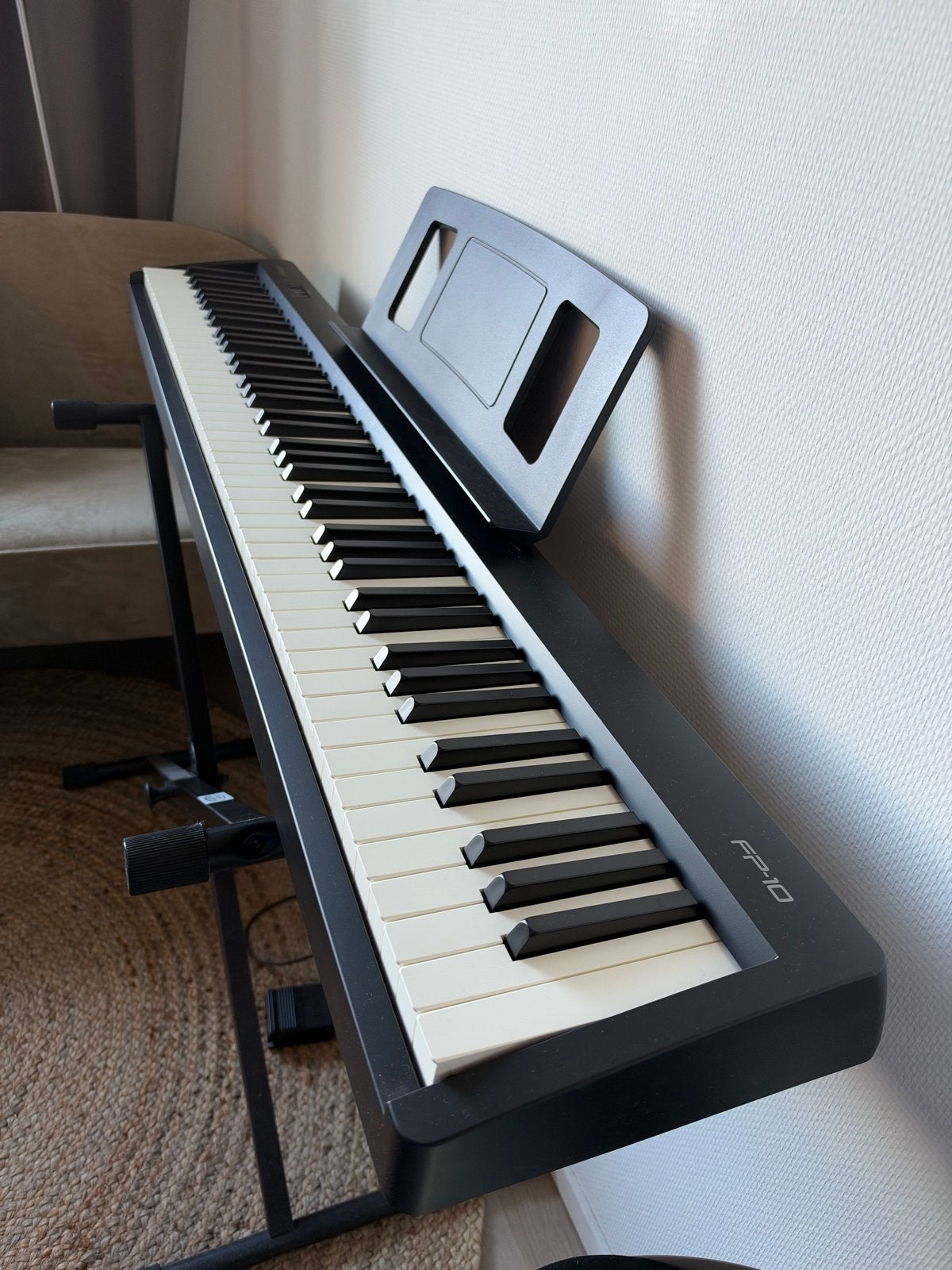 Roland FP-10 Digitale Piano met standaard en koptelefoon