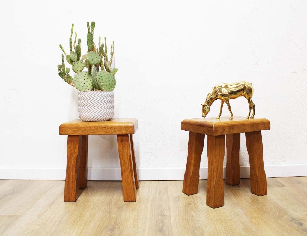 2 Wabi Sabi / Brutalist tafeltjes. Houten vintage krukjes, Minder dan 45 cm, Minder dan 55 cm, O, O