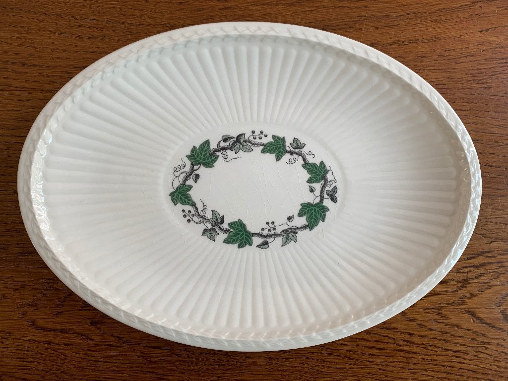 Wedgwood "Stratford" Ovale Schaal 16 cm x 22,5 cm, Huis en Inrichting, Keuken | Servies, Ophalen of Verzenden, Overige stijlen