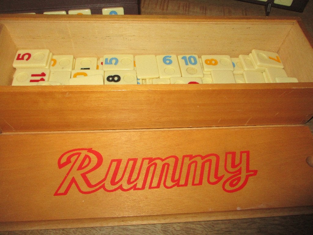 Rummikub in Houten KIst,v.a 25,00e, Een of twee spelers, Ophalen of Verzenden, Zo goed als nieuw