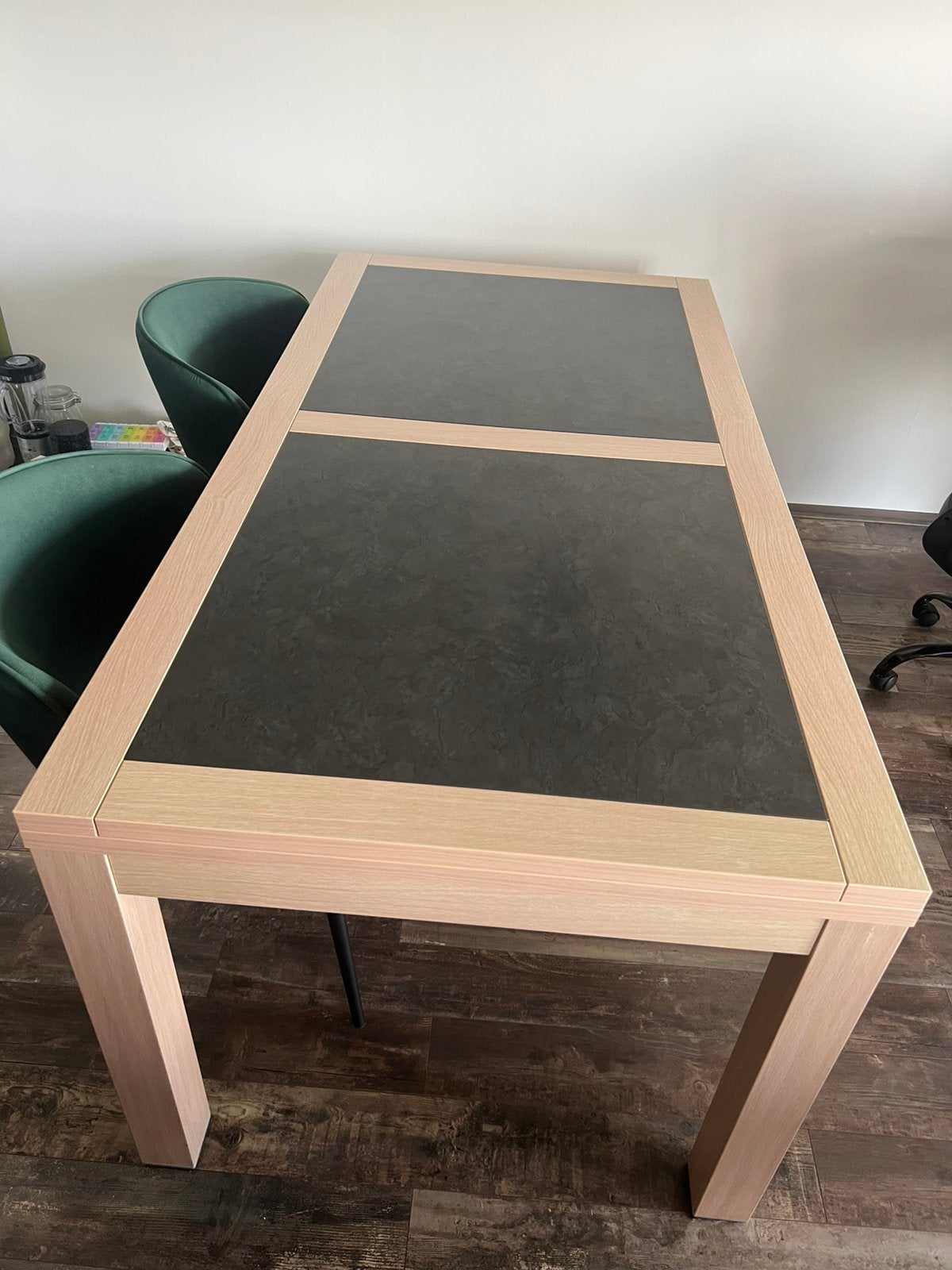 Eettafel en salontafel set, houtlook met donkere inleg, Ophalen, 50 tot 100 cm, 150 tot 200 cm, Zo goed als nieuw
