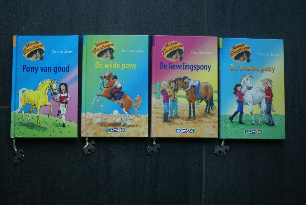 MANEGE DE ZONNEHOEVE..OA Pony van goud / De trouwe pony, Ophalen of Verzenden, Zo goed als nieuw, Fictie algemeen