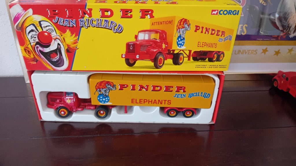 Pinder circus wagens, Ophalen, Nieuw, Bus of Vrachtwagen, Corgi