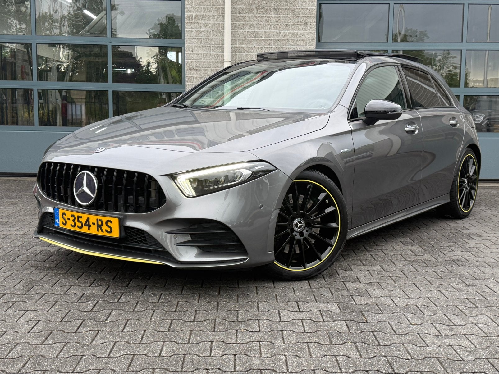 Mercedes A250 EDITION ONE ( BOMVOL, NIEUWSTAAT ), Zwart, 4 cilinders, 218 pk, Particulier