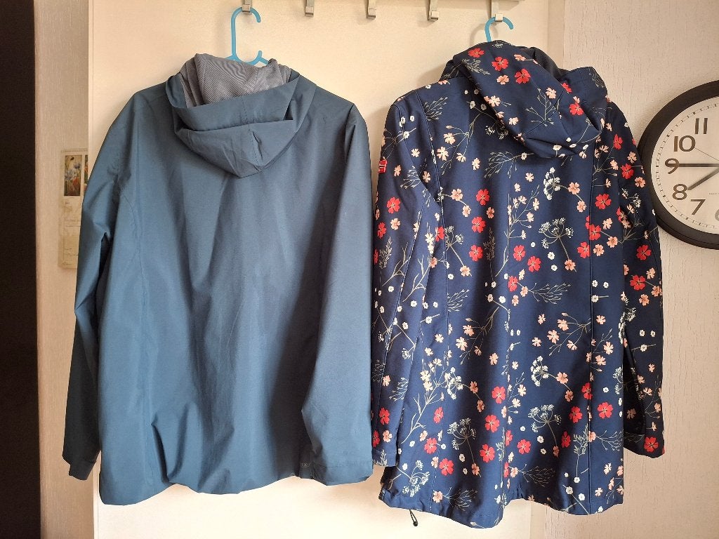 Twee jassen zgan: Nordberg (gebloemd) en Kjelvik (grijs), Kleding | Dames, Jassen | Zomer, Meerkleurig, Zo goed als nieuw, Nordberg, Kjelvik