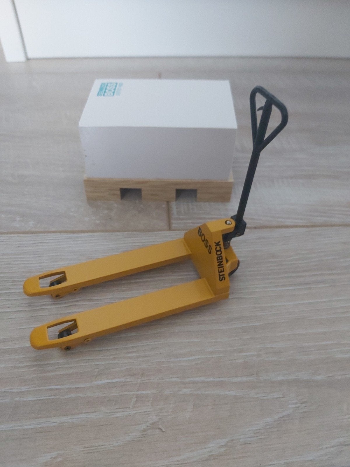 Steinbock Boss handpallet truck/pompwagen van NZG in de OVP, Ophalen of Verzenden, Nieuw, Overige typen