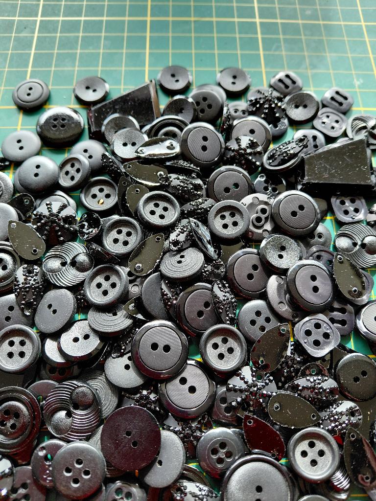 Setje knopen tinten zwart, Ophalen of Verzenden, Nieuw, Knoop of Knopen