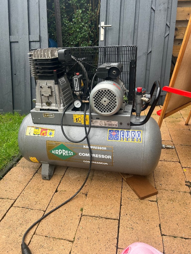 Compressor groot (defect), Ophalen, Gebruikt, Mobiel, 6 tot 10 bar