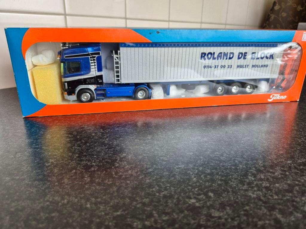Scania modelvrachtwagen Roland de Block, Hobby en Vrije tijd, Modelauto's | 1:50, Ophalen of Verzenden, Nieuw, Bus of Vrachtwagen