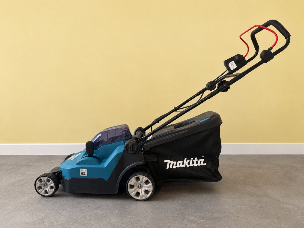 Makita DLM382 accugrasmaaier 2x18V – zonder accu’s’, Ophalen, Cirkelmaaier, Gebruikt, Accu-grasmaaier