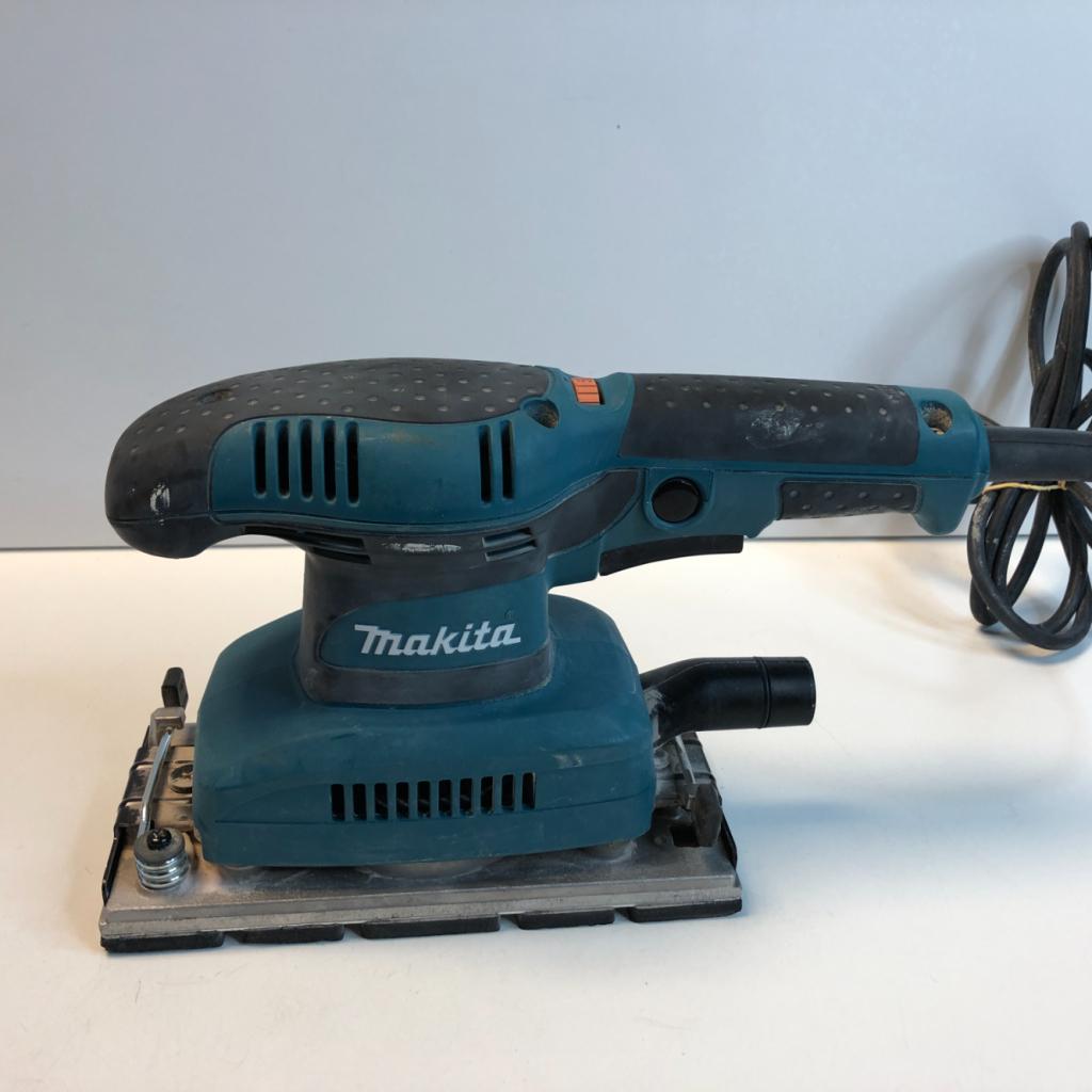 Makita BO711 Vlakschuurmachine | Nette staat, Makita, Zo goed als nieuw, Support@makita.com, Makita Corporation, 3-11-8, Sumiyoshi-cho, 
Anjo, Aichi 446-8502
Japan