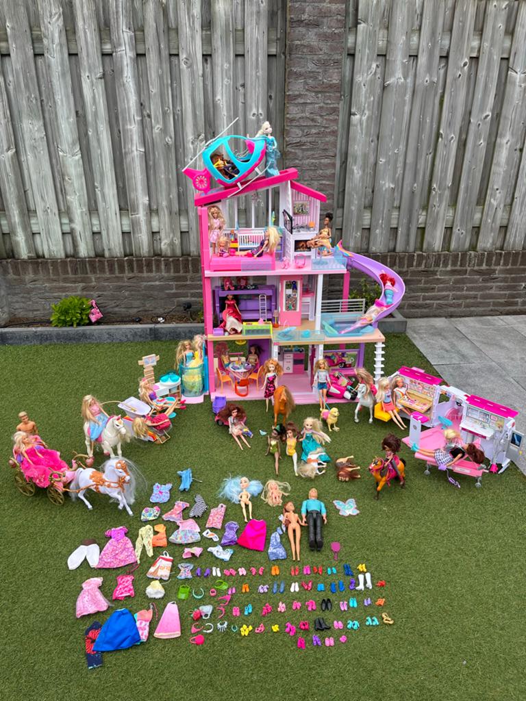 Groot Barbie huis met veel accessoires en Barbies, Ophalen, Gebruikt, Barbie