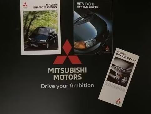 T E A B : 3 verschillende Mitsubishi Space Gear folders, Ophalen, Zo goed als nieuw, Mitsubishi