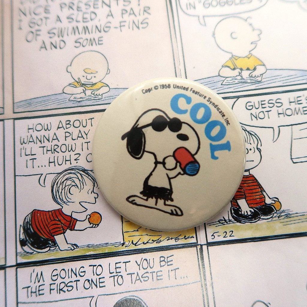 Snoopy Peanuts Comics Joe Cool "Cool" 44MM Button Pin, Verzenden, Snoopy, Nieuw, Overige typen