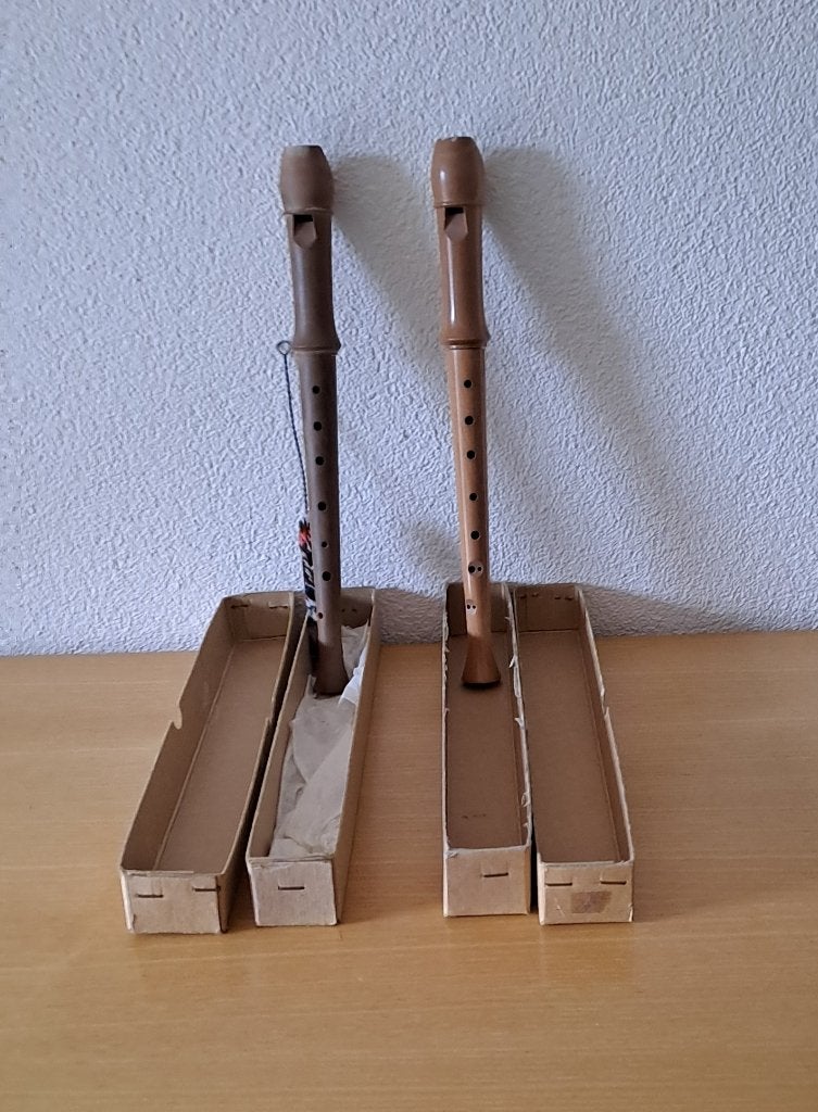 Twee verschillende oudere houten blokfluiten. ( merk Aura🪈, Muziek en Instrumenten, Blaasinstrumenten | Blokfluiten, Verzenden