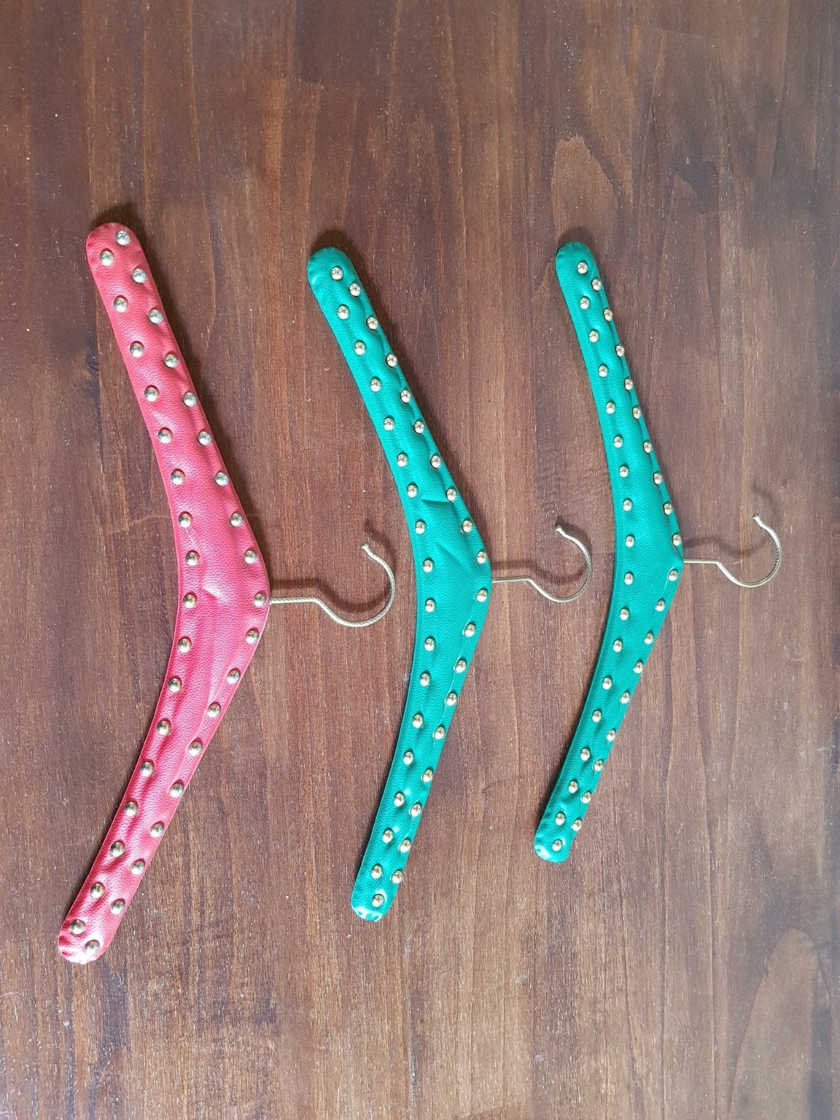 Set van 3 vintage kledinghangers met studs, Kleding | Dames, Ophalen of Verzenden, Gebruikt, Overige materialen, Volwassenen