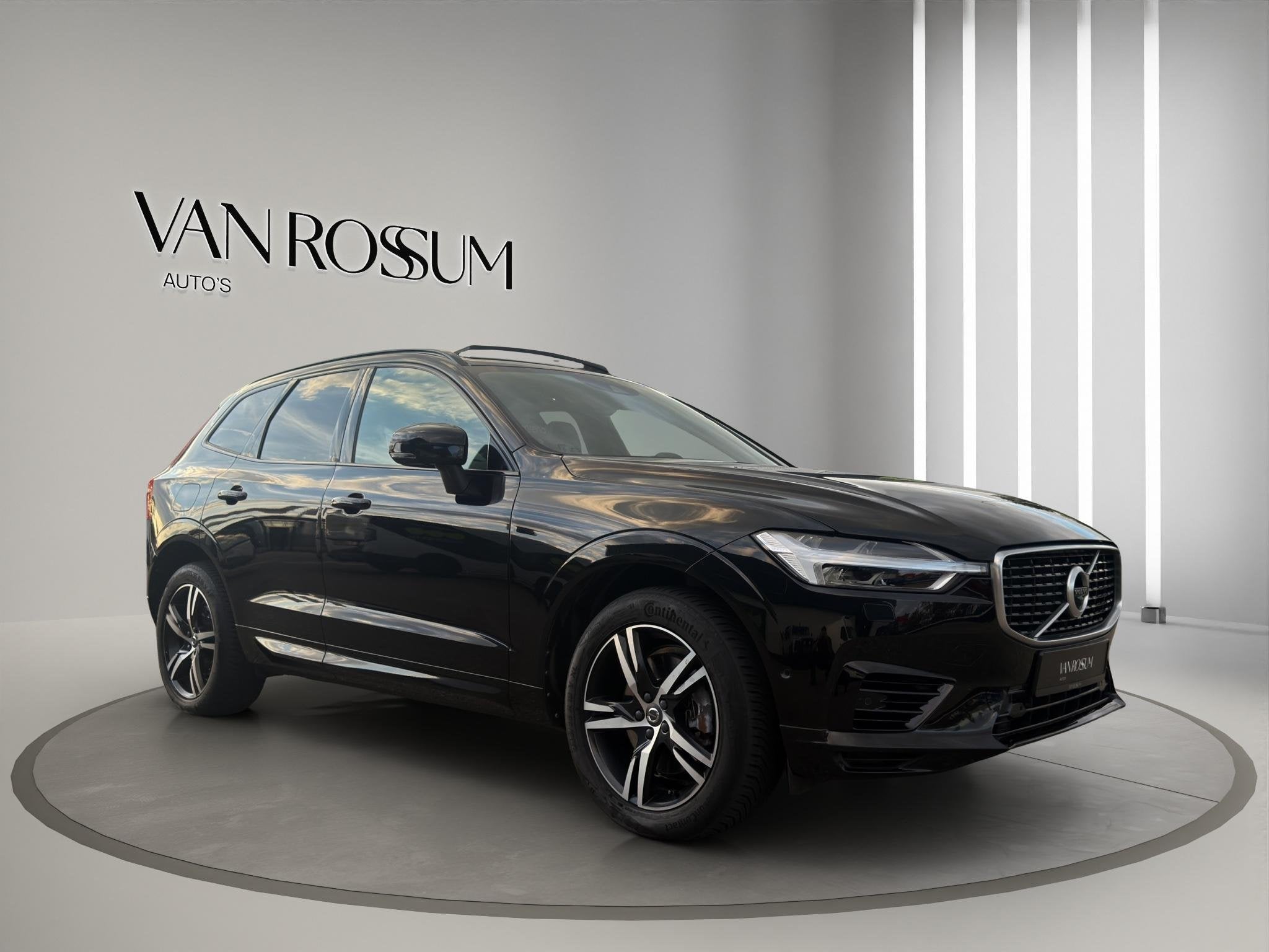 Volvo XC60 2.0 T8 Twin Engine AWD R-Design Pano B&W Lucht, Auto's, Automaat, Gebruikt, Euro 6, 4 cilinders