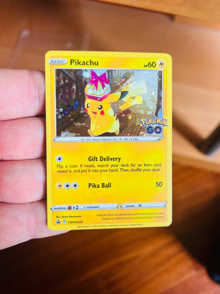 Pikachu SWSH234 Holo Promo Pokemon Go Pokemon, Hobby en Vrije tijd, Verzamelkaartspellen | Pokémon, Verzenden, Zo goed als nieuw