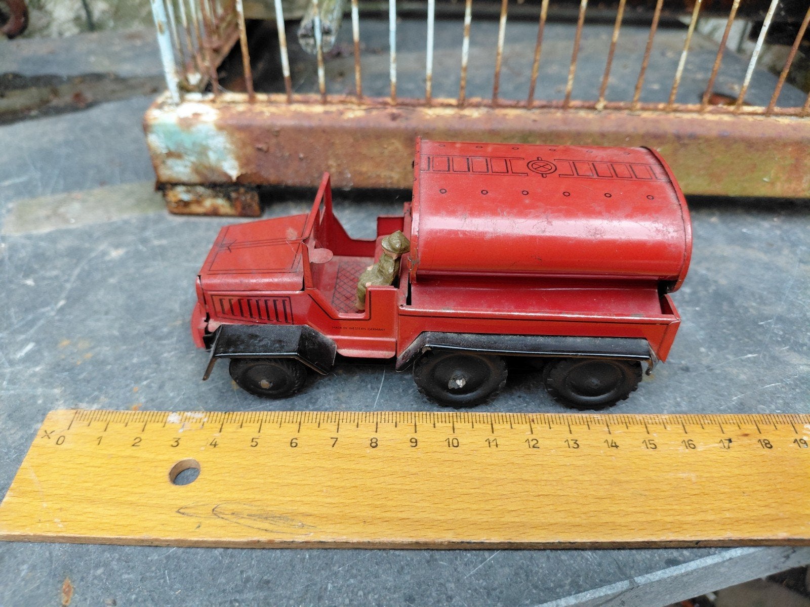 Vintage blikken auto, leger, tankauto, Verzamelen, Speelgoed, Ophalen of Verzenden, Gebruikt