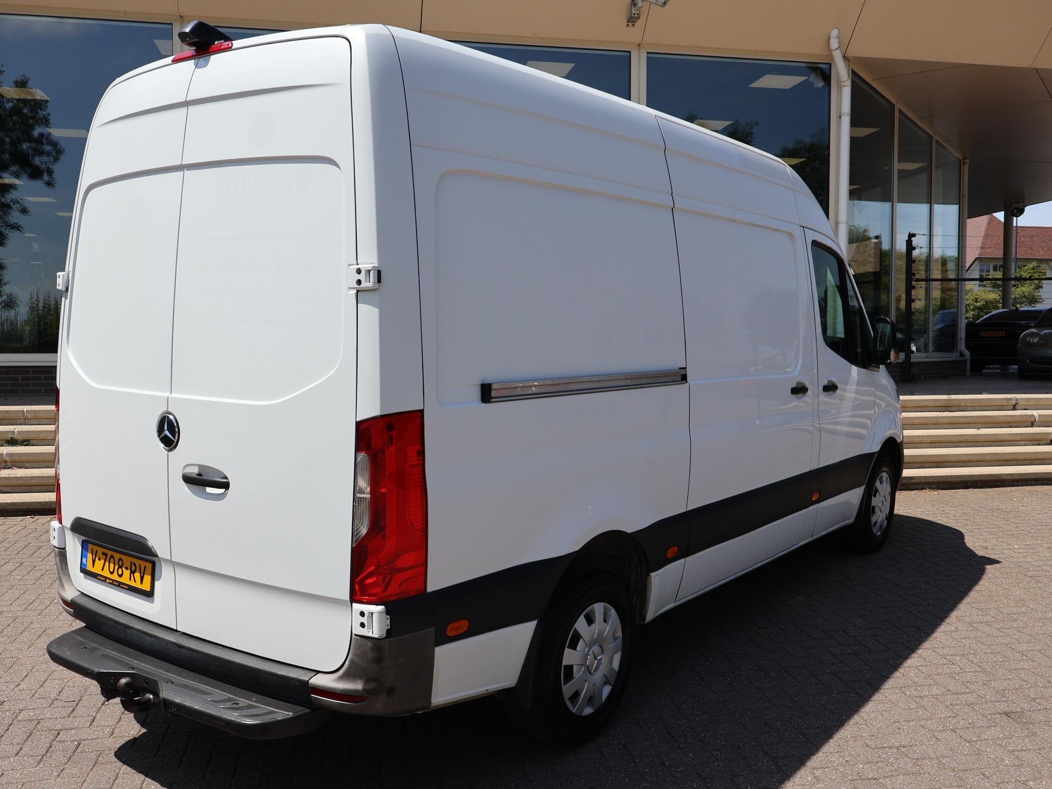 Mercedes-Benz Sprinter 316 2.2 CDI 163 PK AUT. L2H2 + 2 SCHU, Auto's, Bestelauto's, Automaat, Gebruikt, Euro 6, 4 cilinders