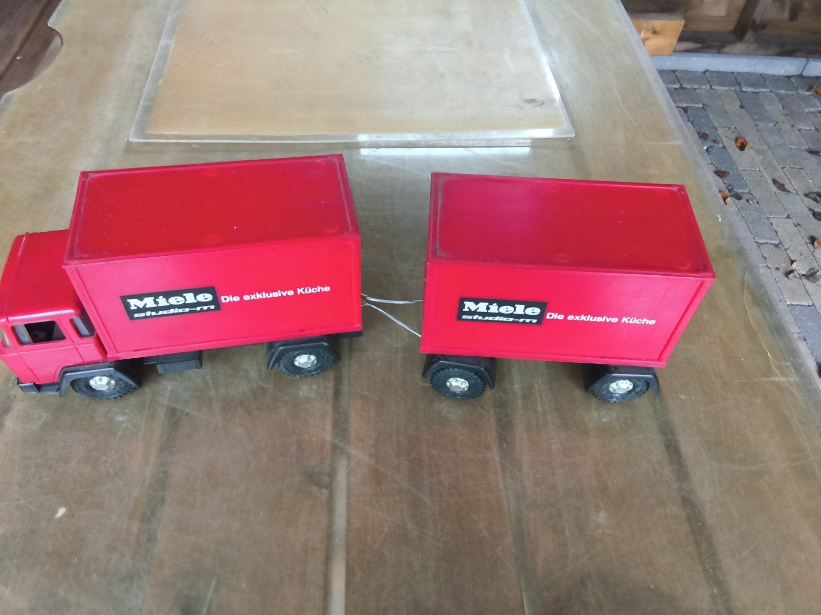 Miele vrachtwagen met aanhanger schaal 1:18, Hobby en Vrije tijd, Ophalen of Verzenden, Gebruikt, Auto, Overige merken