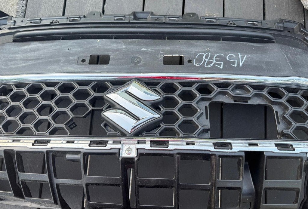 Suzuki Swift grill 2018, Voor, Nieuw, Ophalen of Verzenden, Bumper