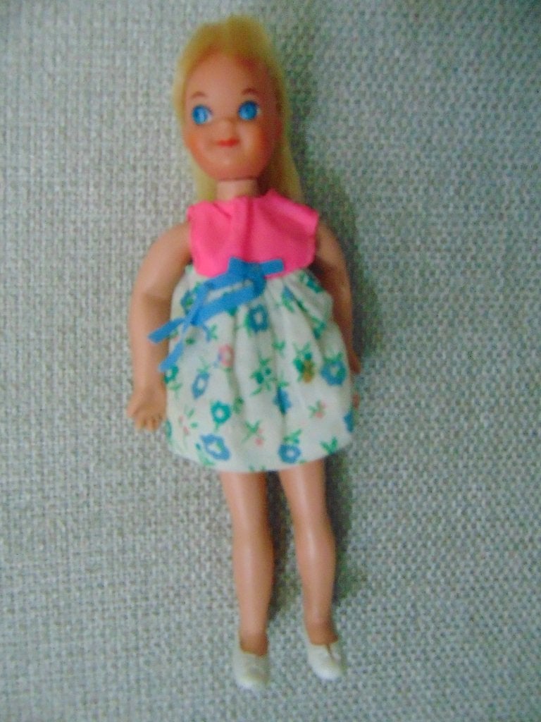 Tuti Barbie Mattel met extra kleding, Ophalen of Verzenden, Gebruikt, Pop