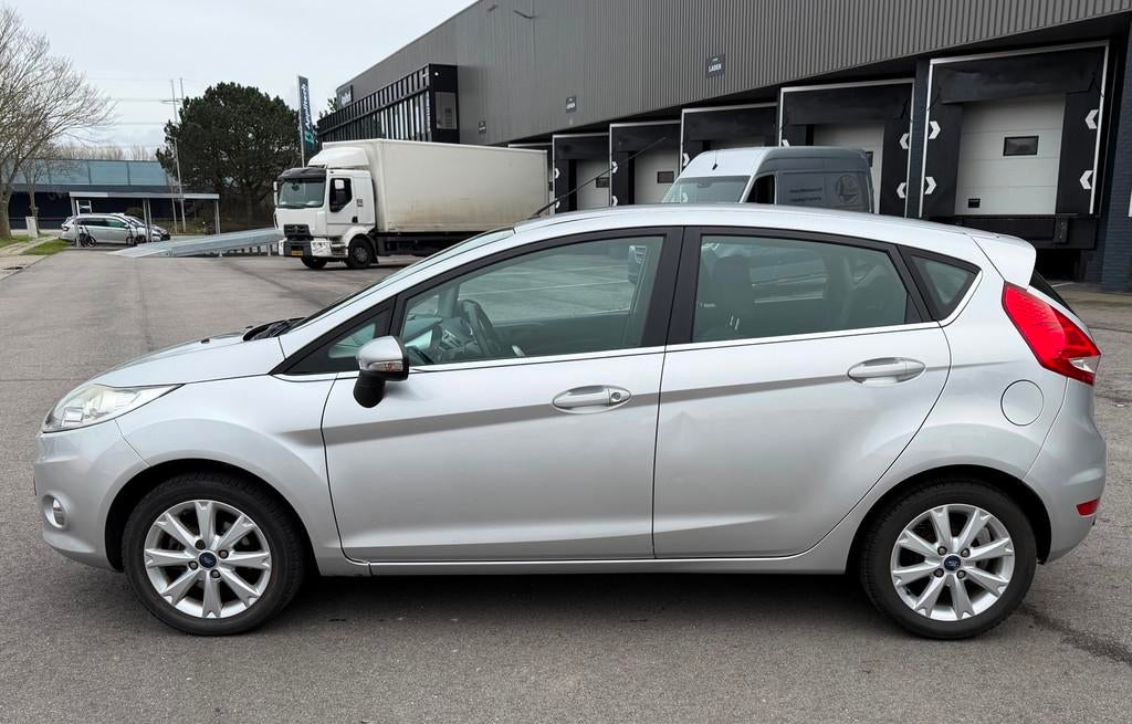 Ford Fiesta 1.25 Ghia CRUISE/CLIMA/LAGEKM/XENON/LMV/PDC, Auto's, Ford, Voorwielaandrijving, Stof, 82 pk, Origineel Nederlands