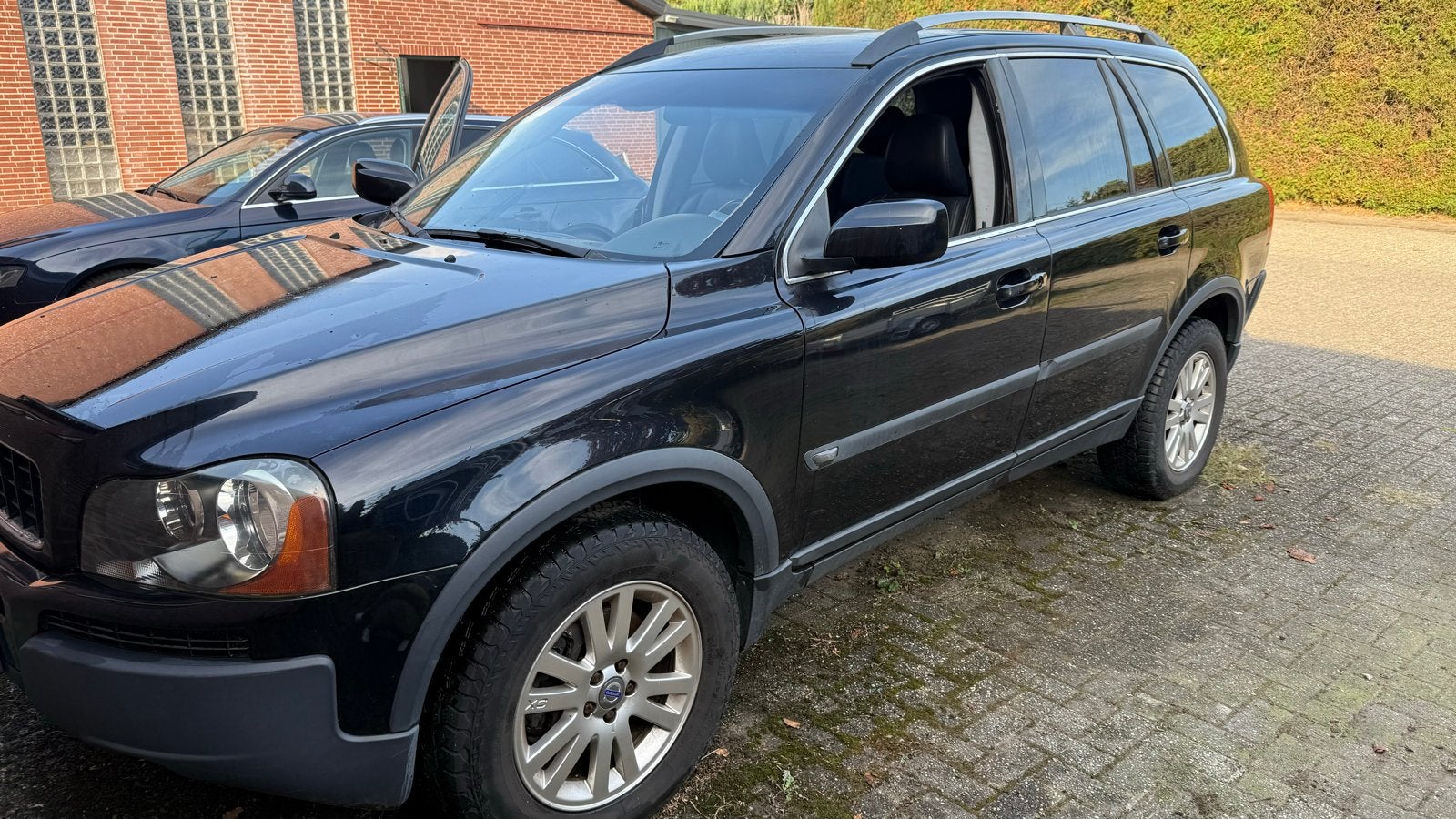 Opknapper - Volvo XC90 2.5 T Geartronic 2005 Zwart, Auto's, Vierwielaandrijving, SUV of Terreinwagen, Geïmporteerd, 750 kg