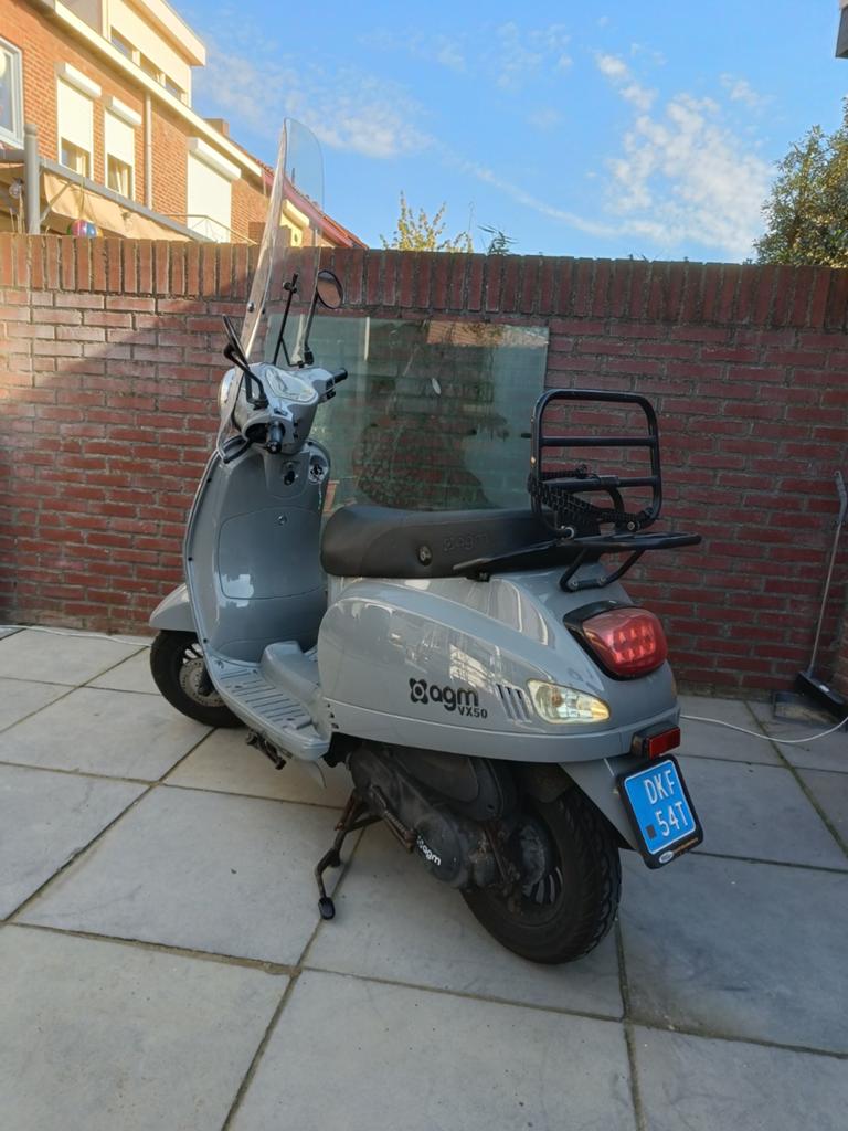 AGM VX50 nardo grey, Fietsen en Brommers, Ophalen, Gebruikt, Benzine, Overige merken