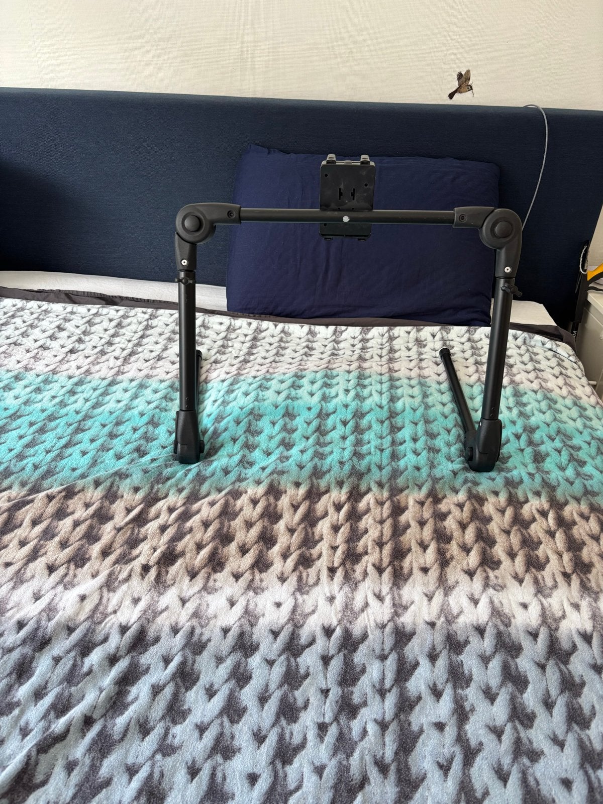 Inklapbare Telefoon/Tablet Houder voor op Bed, Ophalen, Zo goed als nieuw