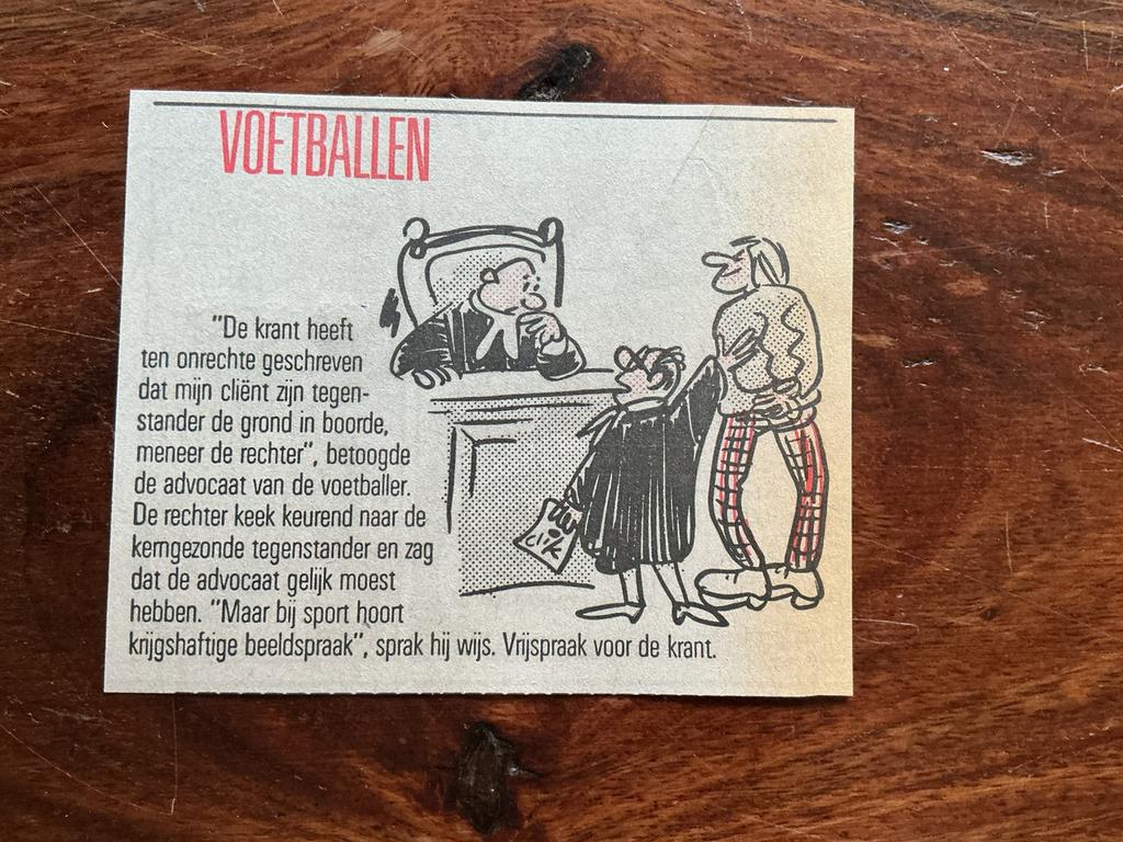 Karikatuur Dik Bruynesteyn Voetballen 1986 krantenartikel, Ophalen of Verzenden, 1920 tot 1940, Knipsel(s)