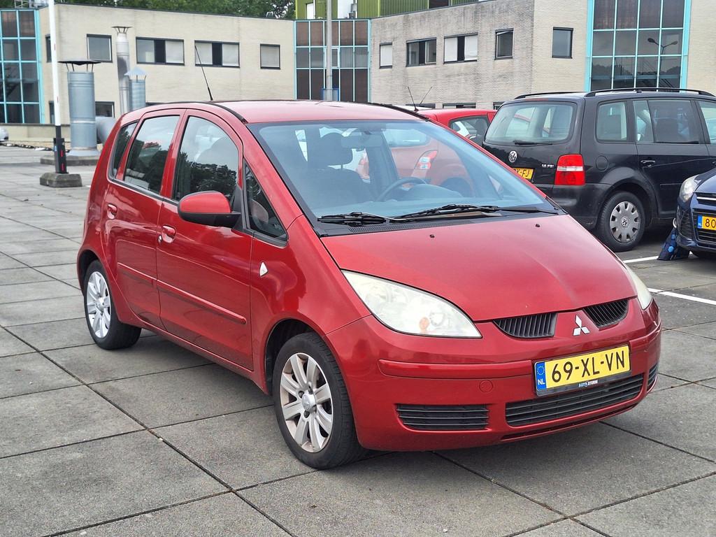 Mitsubishi Colt € 1350,-1.3 Invite AIRCONDITION 5 DRS, Stof, Gebruikt, 31 €/maand, Colt