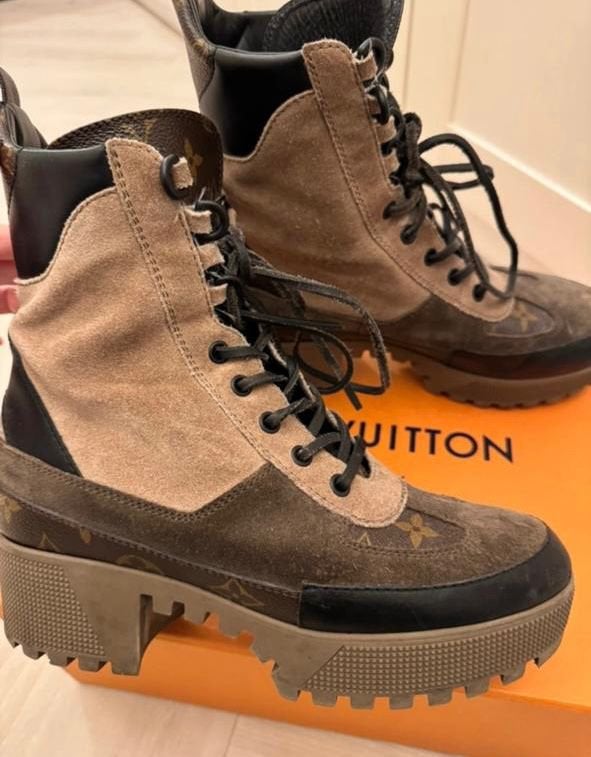 Lv boots, Ophalen of Verzenden, Zo goed als nieuw, Zwart, Boots