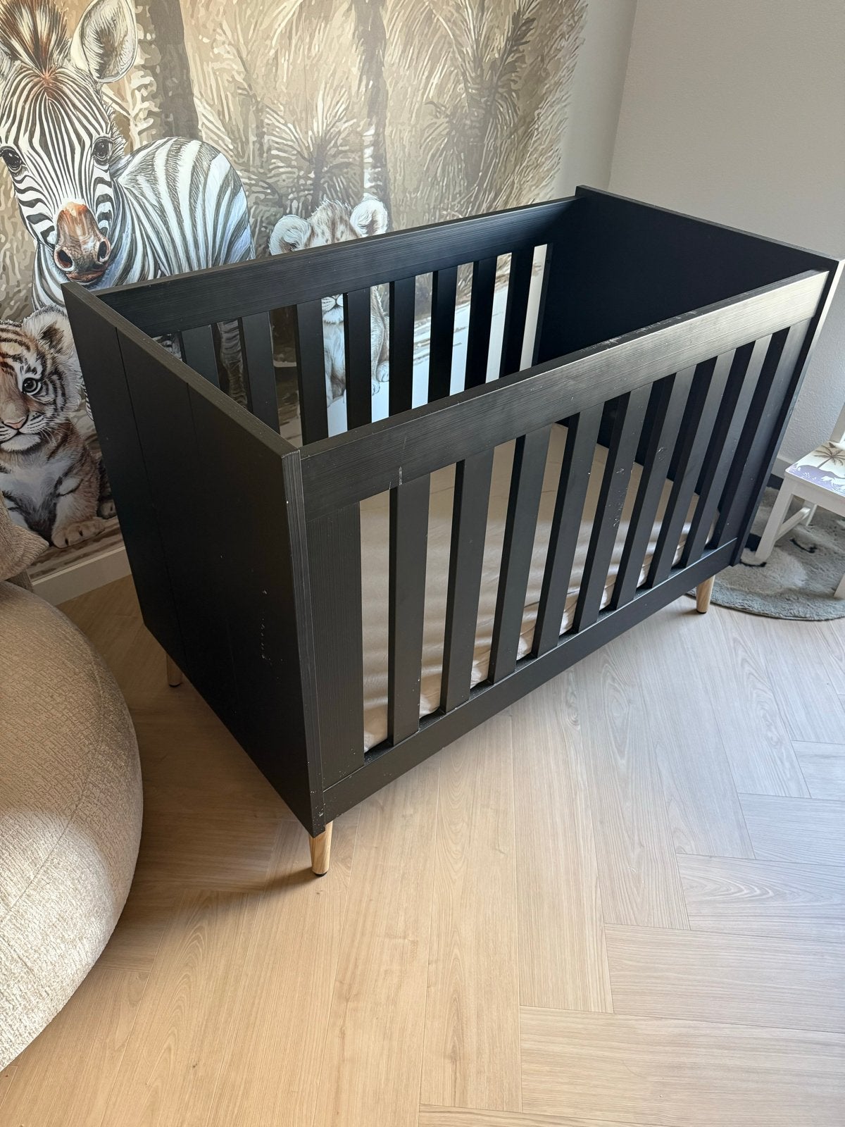 Bieden-Complete babykamer: Commode, Ledikantje, Kast - Zwart, Ophalen of Verzenden, Gebruikt, Jongetje of Meisje