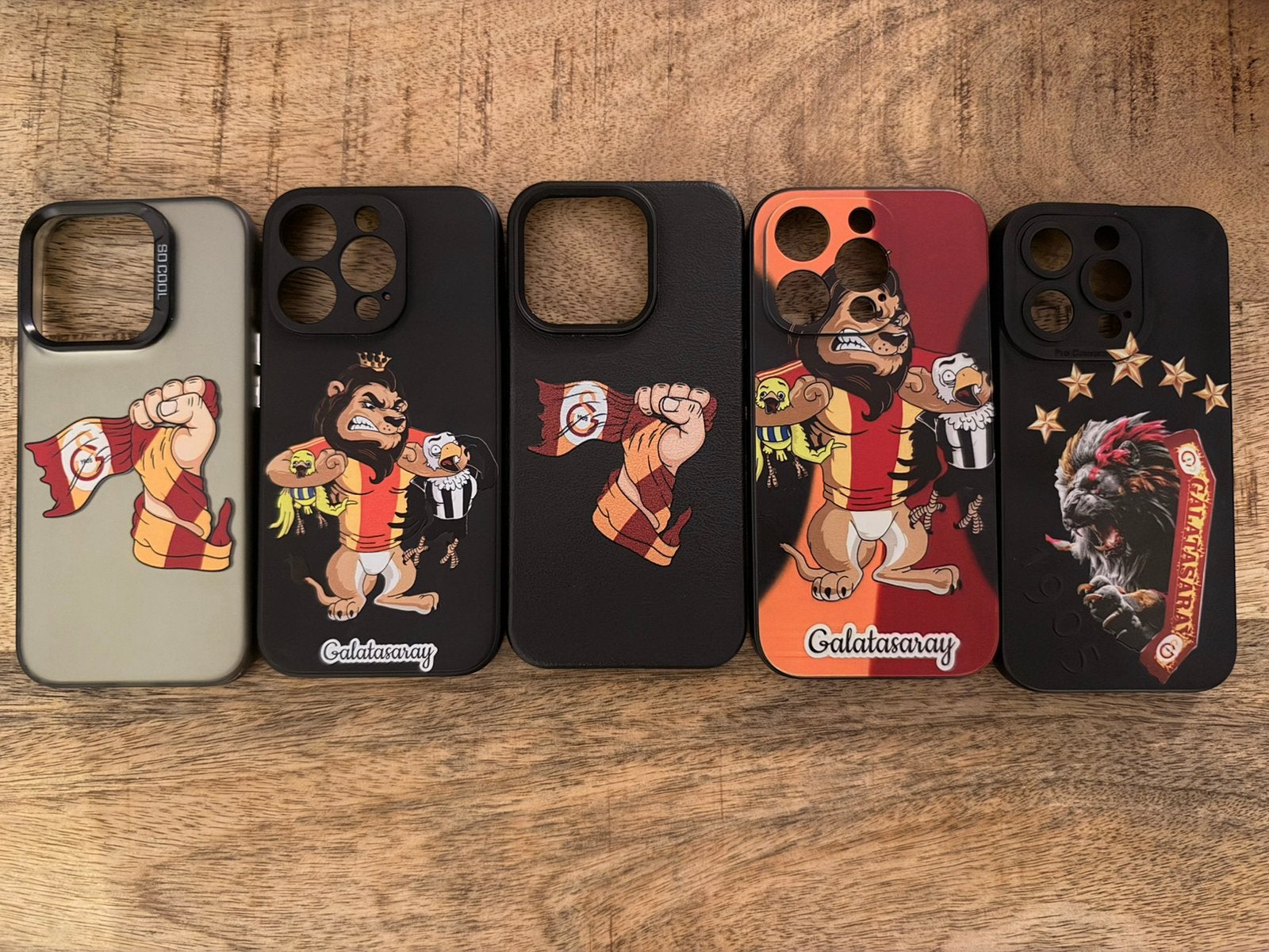 iPhone 15 Pro Galatasaray hoesjes, Zwart, Frontje of Cover, Zo goed als nieuw, Schokbestendig