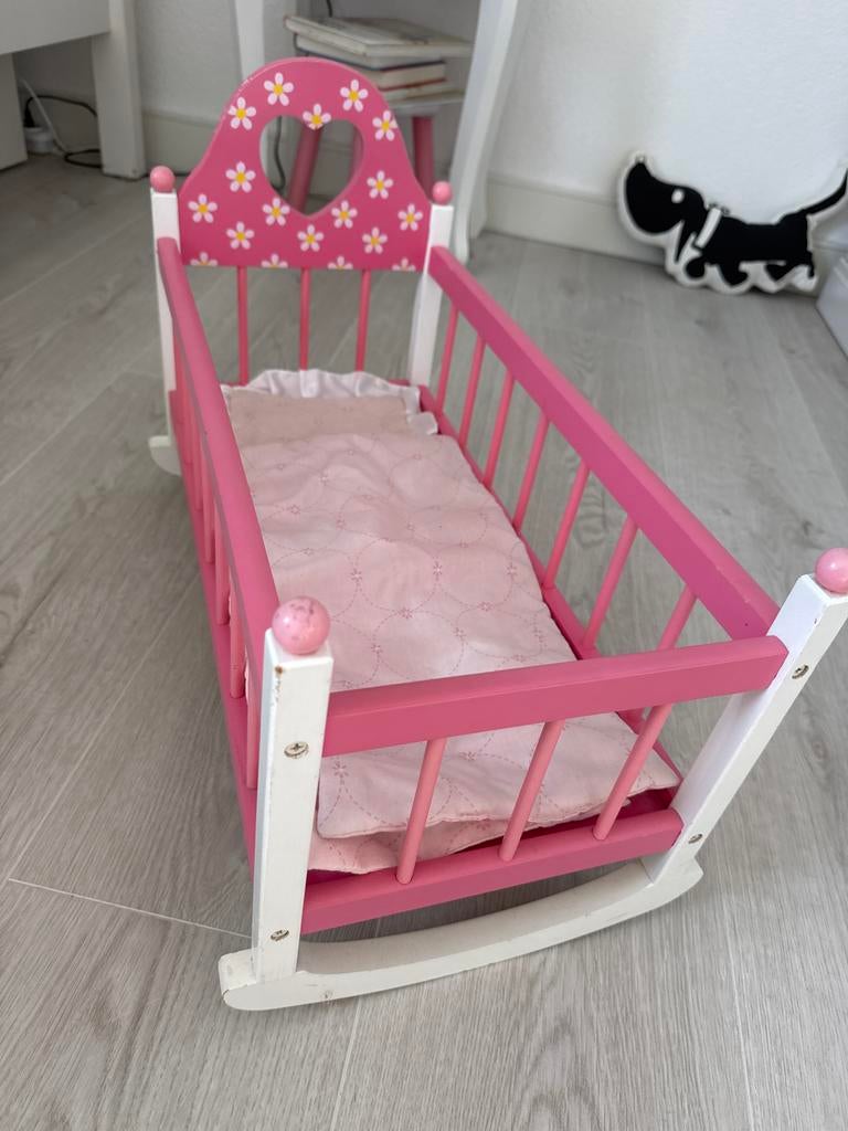 Schattig roze poppenbedje met bloemetjes en hartje, Ophalen, Gebruikt, Babypop