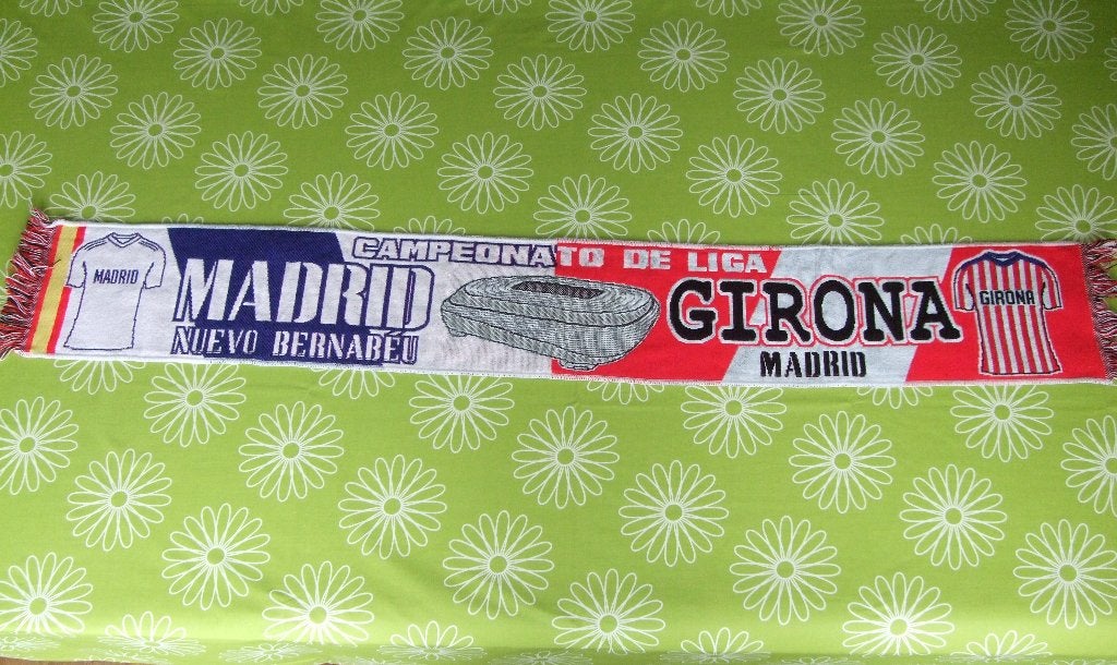 Madrid - Girona - Campeona to de Liga sjaal, Ophalen of Verzenden, Zo goed als nieuw, Buitenlandse clubs, Vaantje of Sjaal
