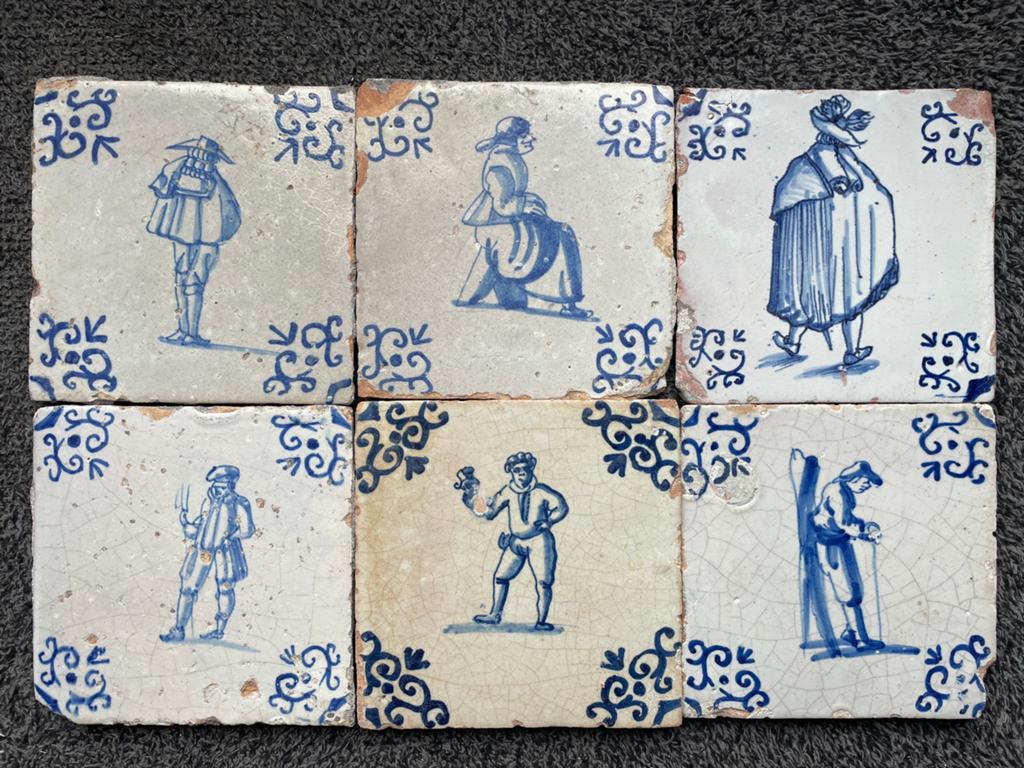 Partij 17e tegels met voluuthoek, Antiek en Kunst, Antiek | Wandborden en Tegels, Ophalen of Verzenden
