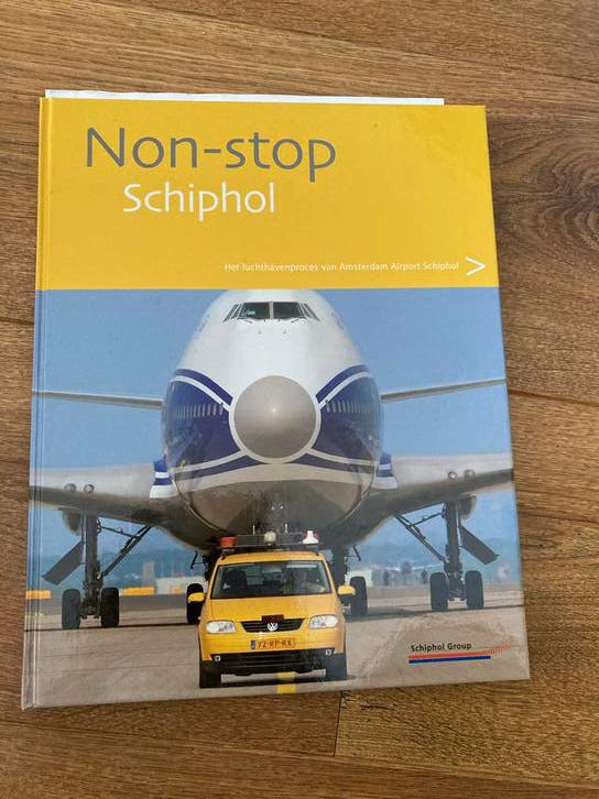 Non-stop Schiphol boek, Boeken, Ophalen of Verzenden, Gelezen, Vliegtuig