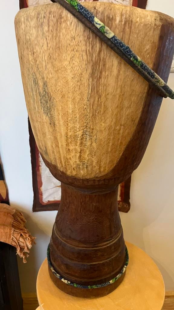 Mooie en zeer lichte Iroko djembe ketel, Ophalen of Verzenden, Trommel