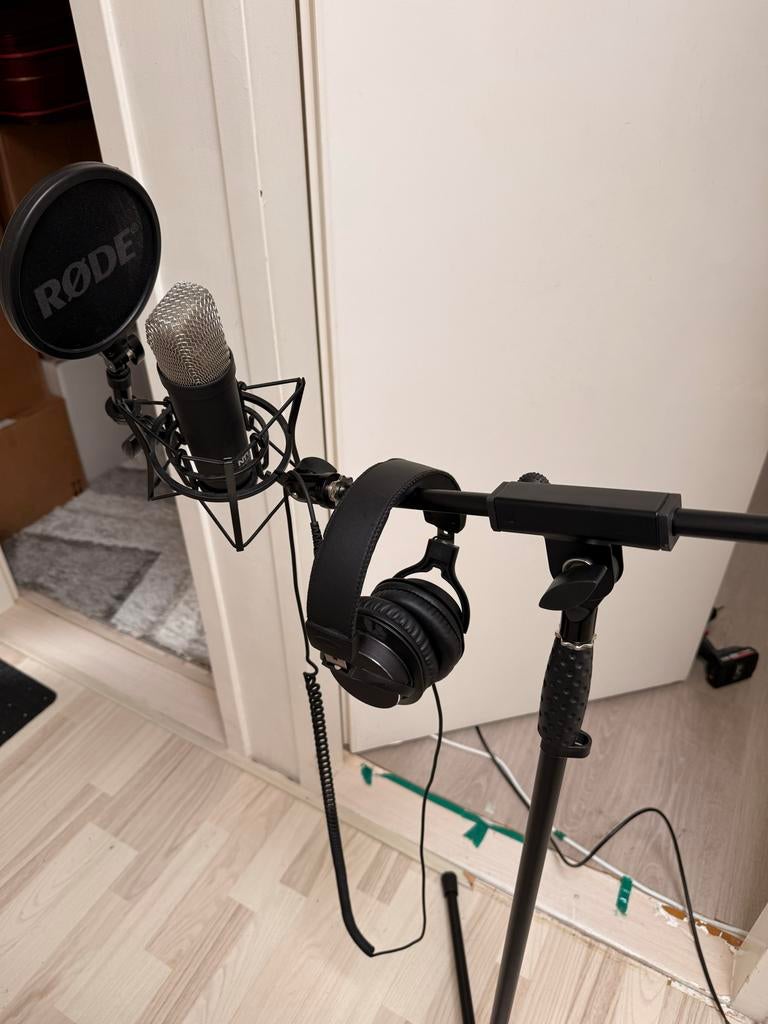Complete Home Studio Set: Focusrite Scarlett 2i2, Microfoon,, Muziek en Instrumenten, Microfoons, Gebruikt, Studiomicrofoon, Ophalen of Verzenden